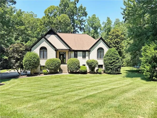 4010 Waldenbrook Rd, Greensboro, NC 27407