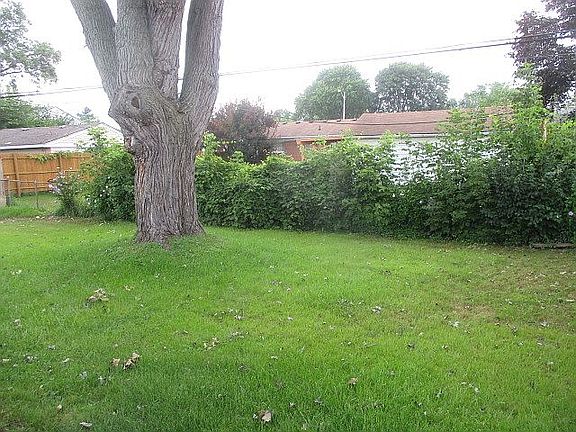 3rd image of 31170 Dawson St