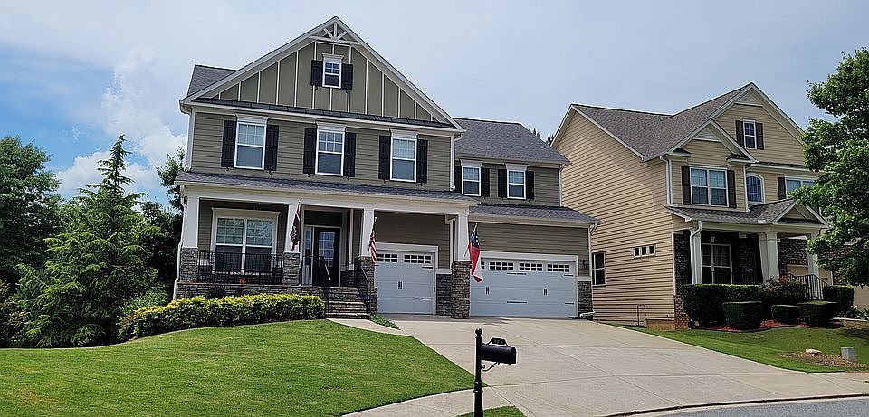 Manicured Front/back yards