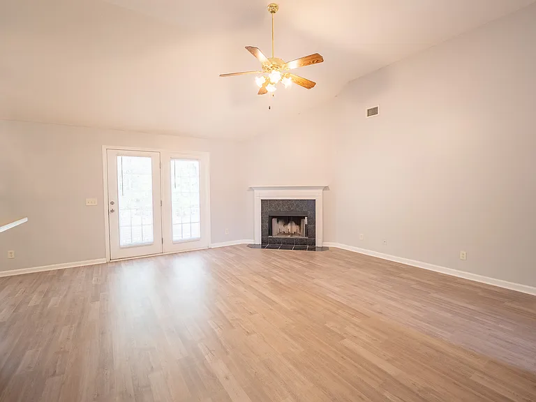 123 W Tisbury Ln — Photo 7