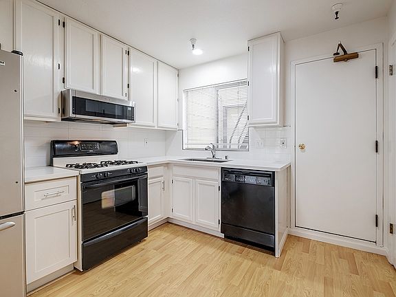 2nd image of 479 24th Ave APT 2