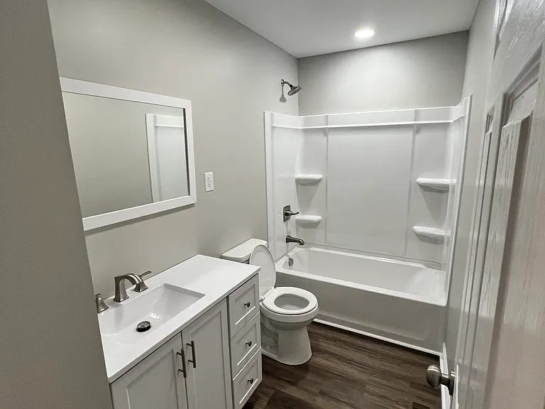 117 S Canal St — Photo 16