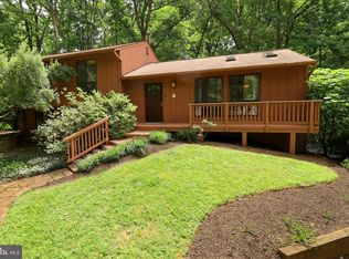 2607 Soapstone Dr, Reston, VA 20191