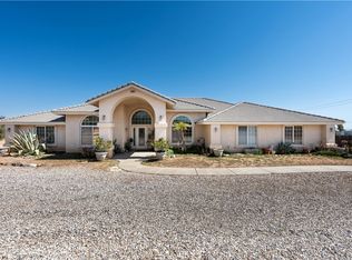 9098 Rattlesnake Rd, Phelan, CA 92371