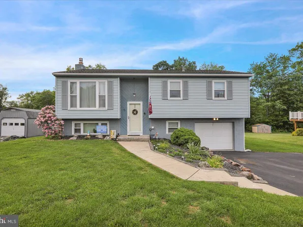 43 Carriage Cir, Oley, PA 19547