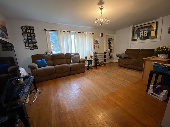 3rd image of 1420 Garden St