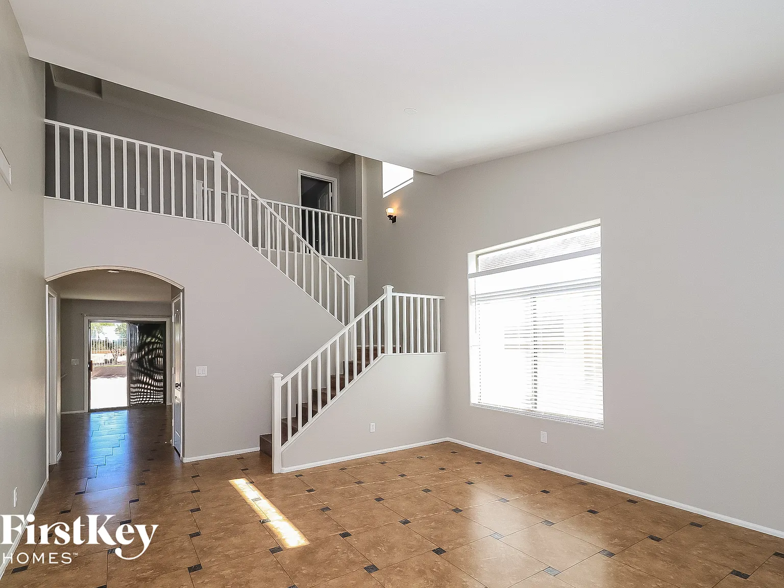 4 bed, 2.5 bath, 1943 sqft, $2,590 — Photo 4