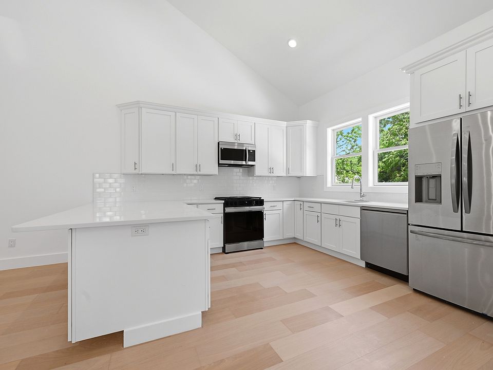 1st image of 19 Montauk Hwy #7