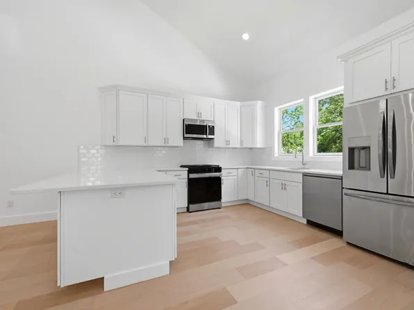 19 Montauk Hwy #7, Westhampton, NY 11977