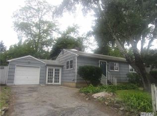 24 16th St, Bayville, NY 11709