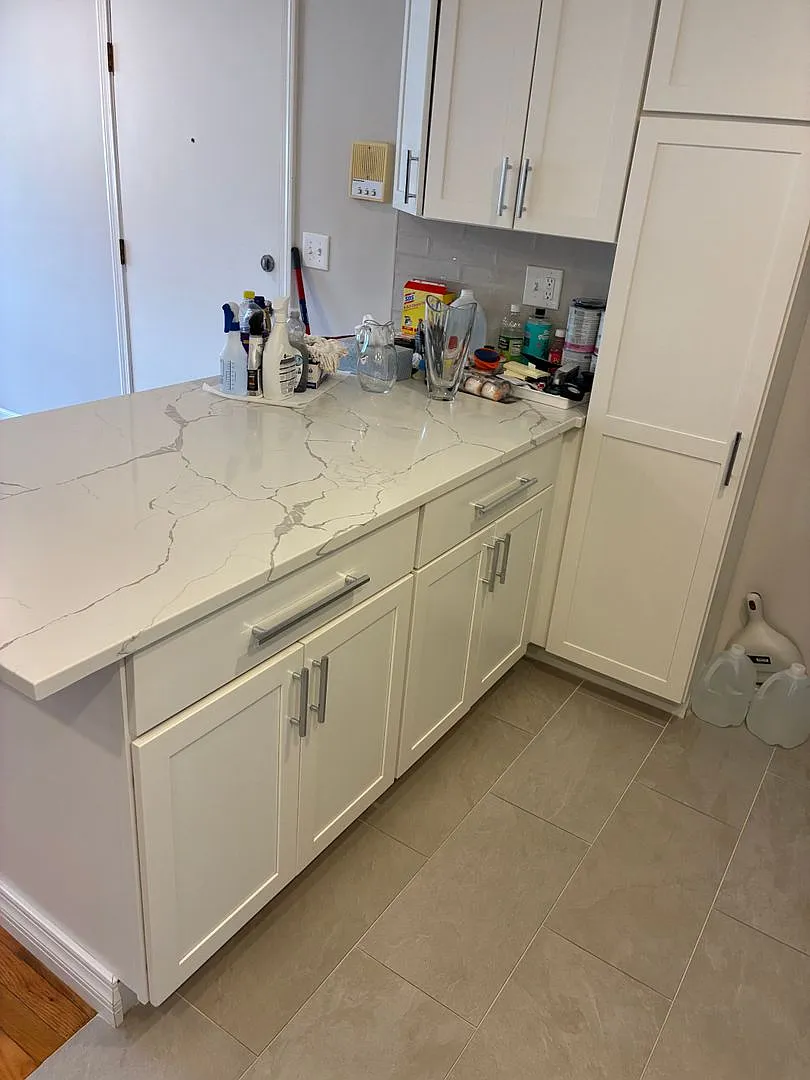 Nicely renovated condo in Burlington in a prime location! — Photo 2