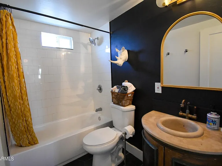 1346 E Culver St — Photo 15