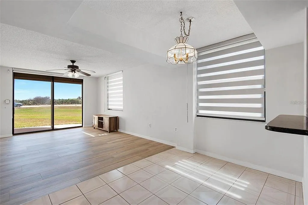 2 bed, 2.0 bath, 1275 sqft, $2,000 — Photo 2