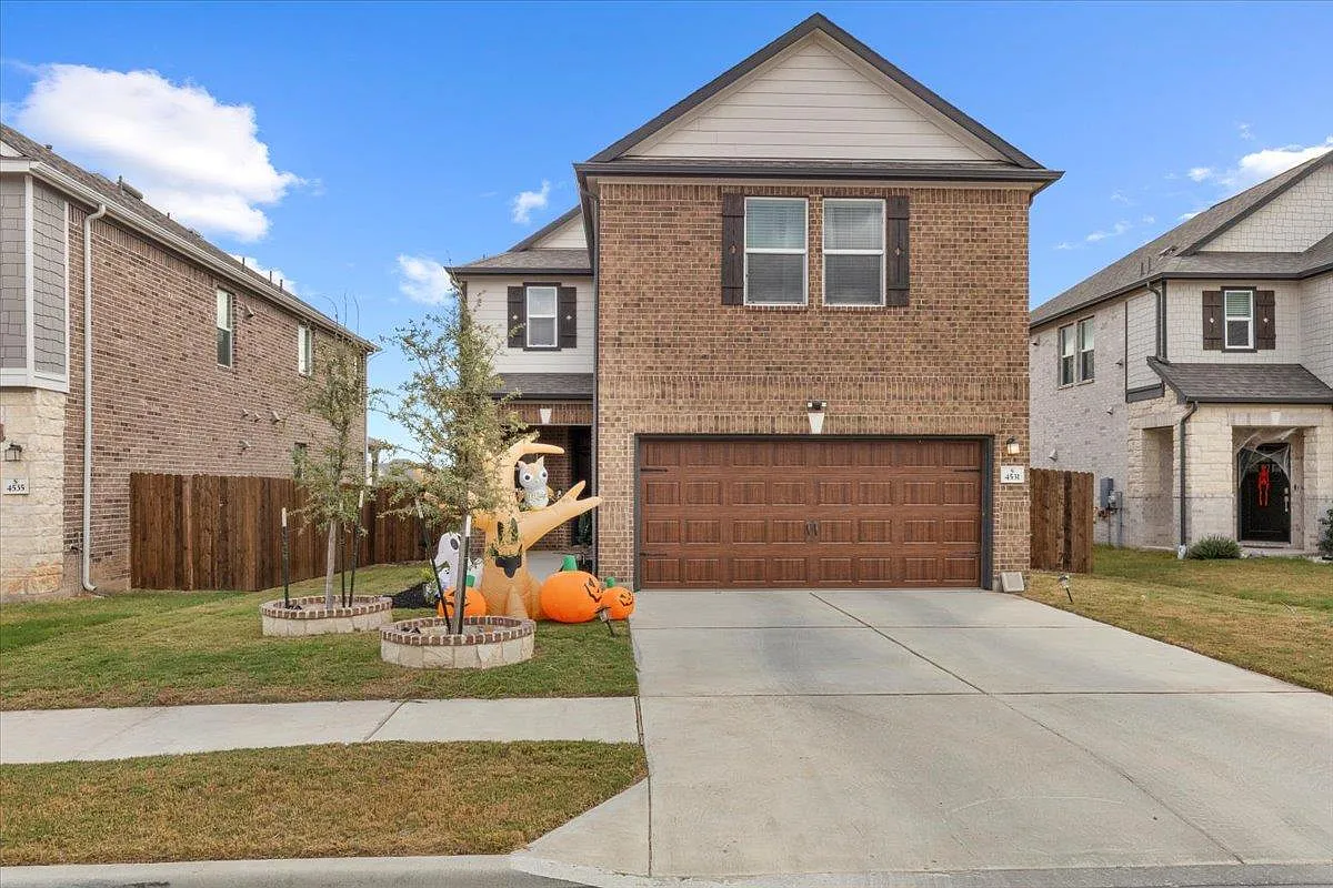 4 bed, 3.5 bath, 2734 sqft, $2,395 — Photo 1
