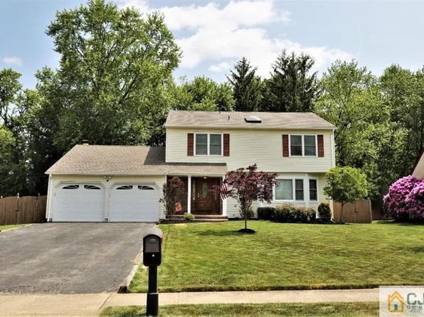 13 Rebecca Ct, Dayton, NJ 08810