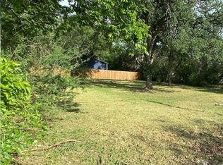 617 S Camp St, Seguin, TX 78155