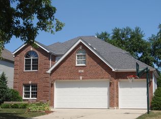 561 N Howard Ave, Elmhurst, IL 60126