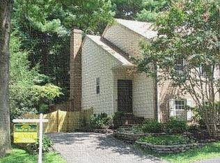 9945 Hemlock Woods Ln, Burke, VA 22015