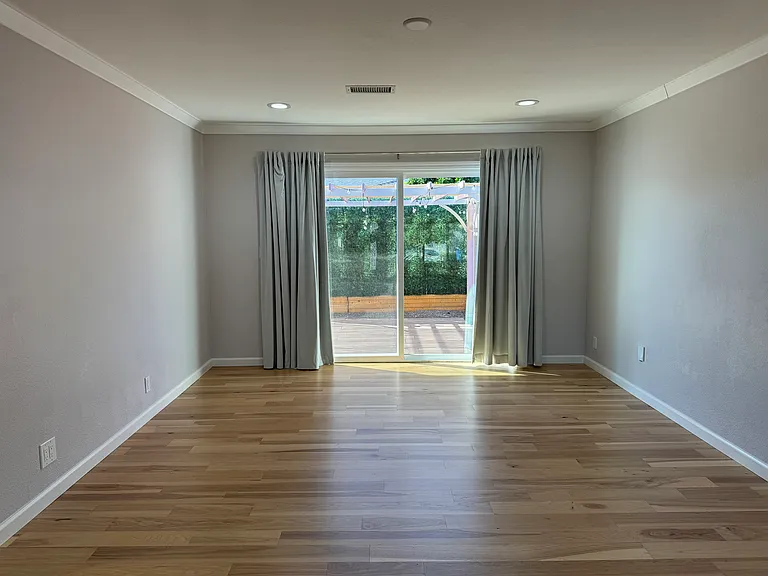 203 Tiny St — Photo 1