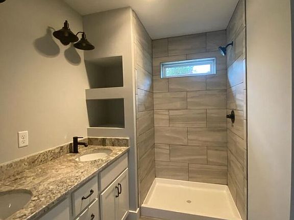 3rd image of 617 Salem Heights Ln
