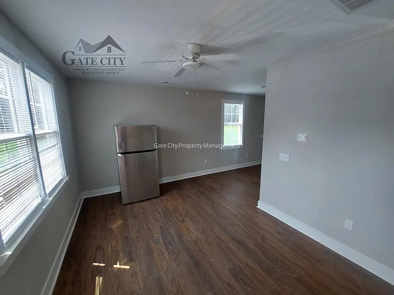 138 Dover Rd — Photo 4
