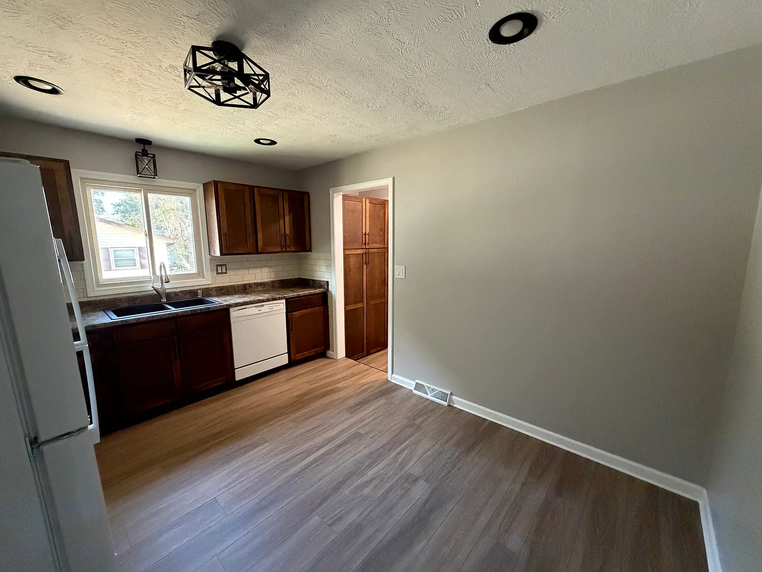 3 bed, 1500 sqft, $1,450 — Photo 3