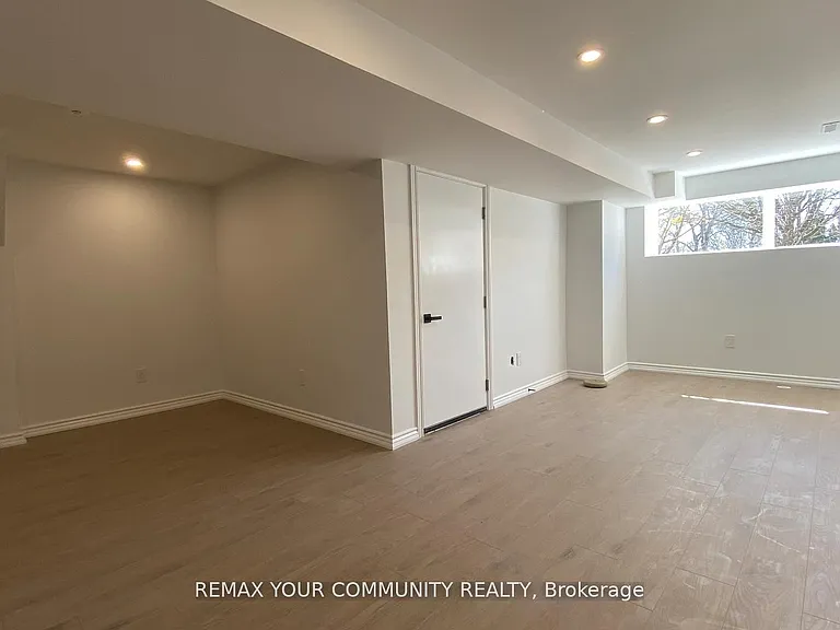 134 Kemano Rd #BASEMENT — Photo 9