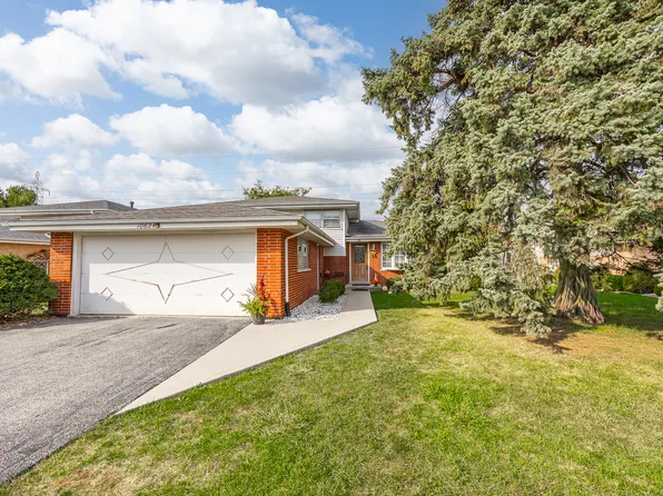 10624 S Michael Dr, Palos Hills, IL 60465