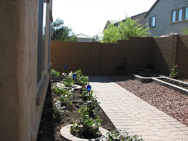 2048 W Monte Cristo Ave — Photo 10