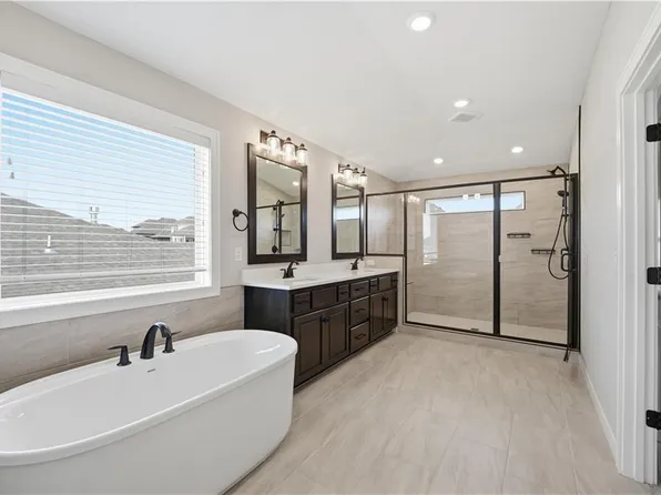 318 NW Ambersham Dr, Lees Summit, MO 64081