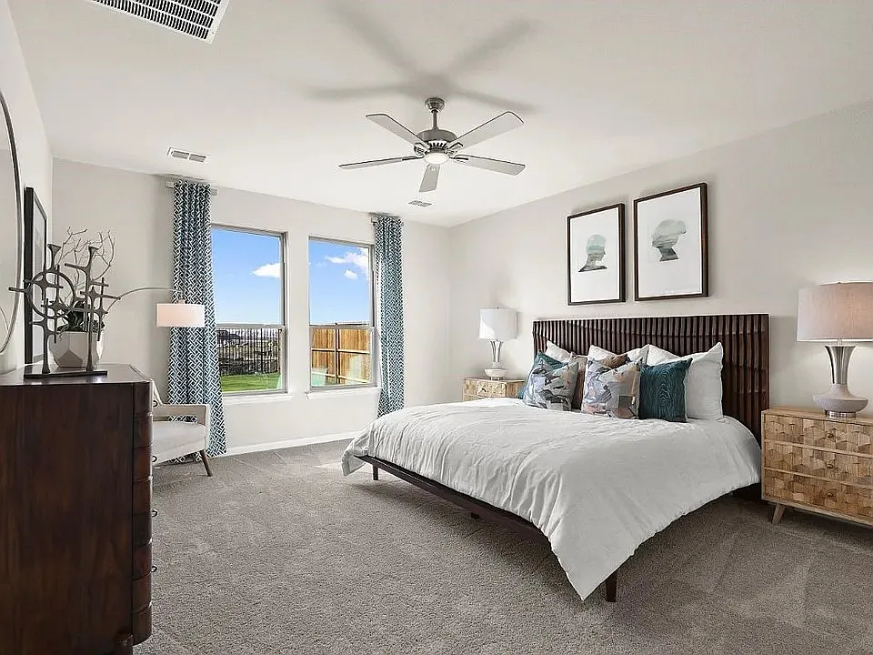 5 bed, 2955 sqft, $2,850 — Photo 2