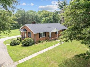 6125 Salem Chapel Rd, Walnut Cove, NC 27052