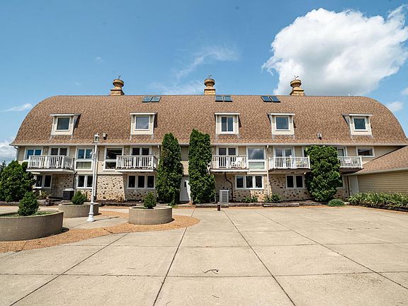 2nd image of 28641 N Lake DRIVE #3C