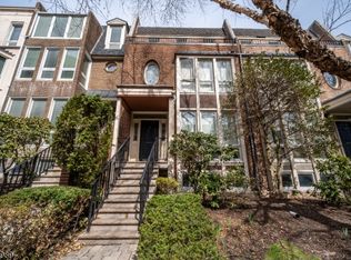 130 Kensington Dr, Fort Lee, NJ