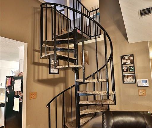 4th image of 825 Chanticleers Ln