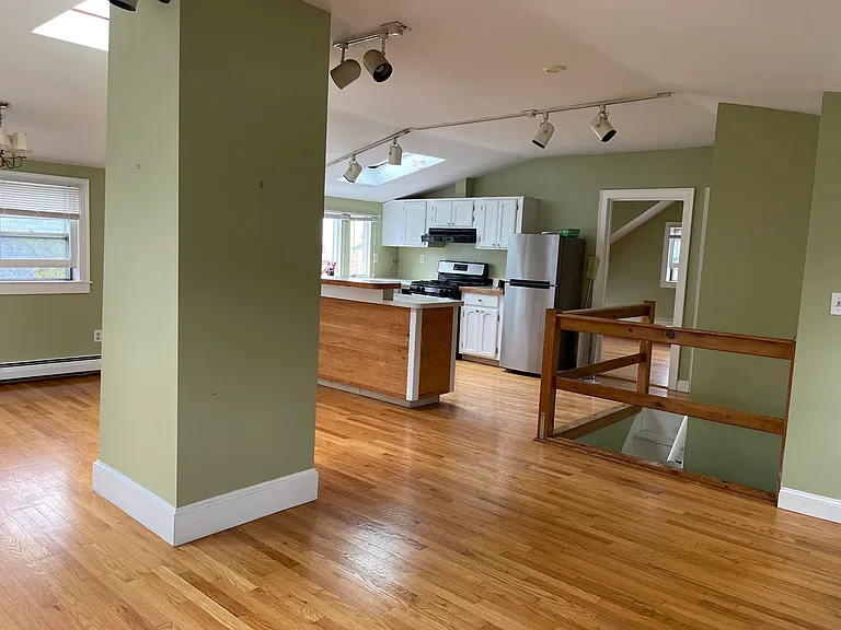 37 Young St #3 — Photo 8