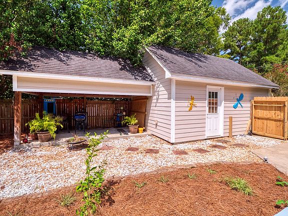 3rd image of 1401 Woodland Way