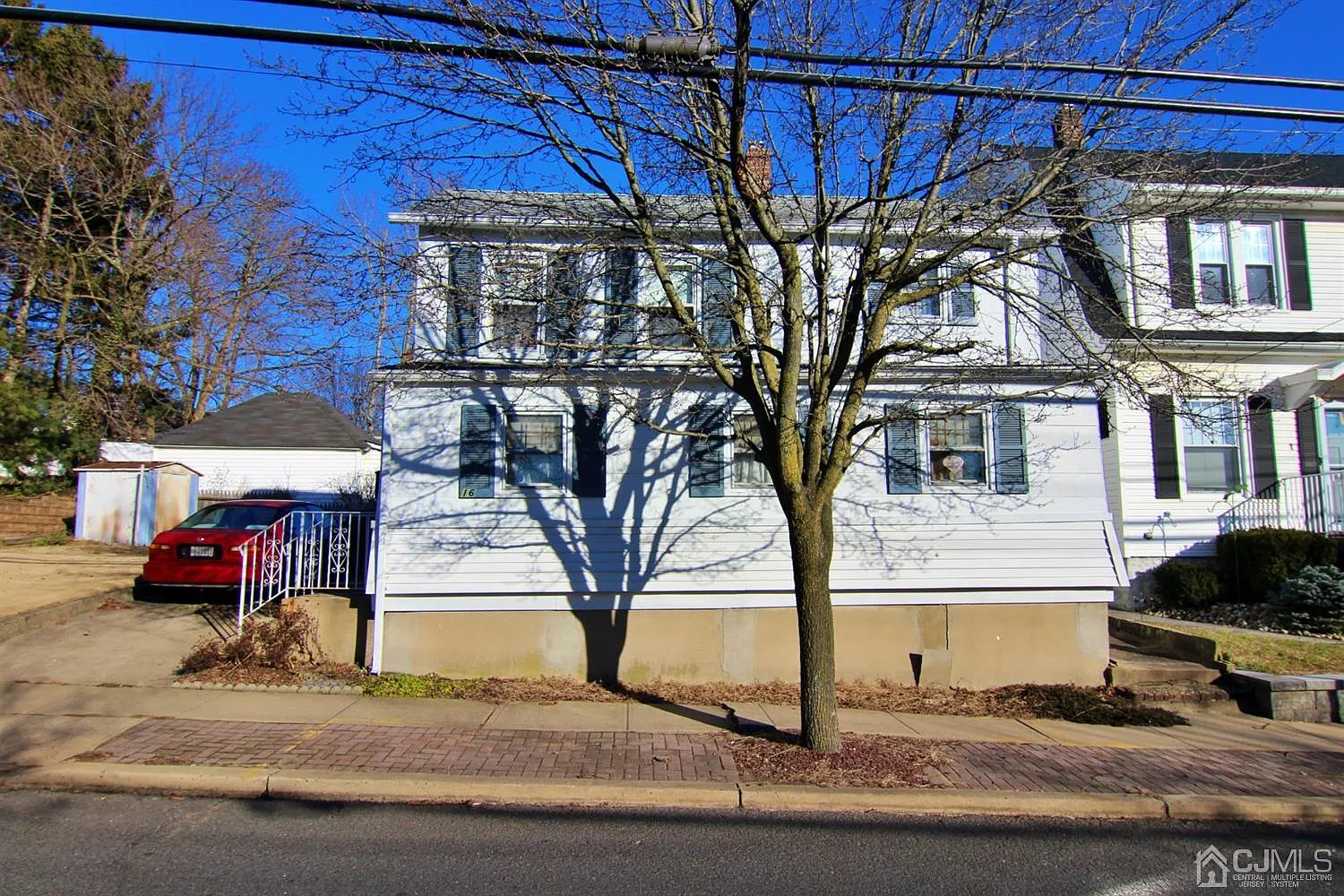 16 Main St photo 1