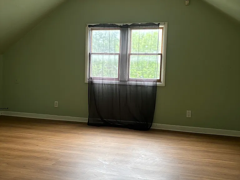 103 Hastings Ave — Photo 7