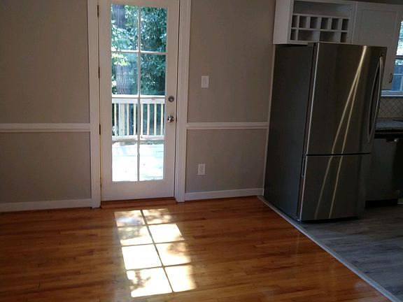 5th image of 8633 Oakcroft Dr