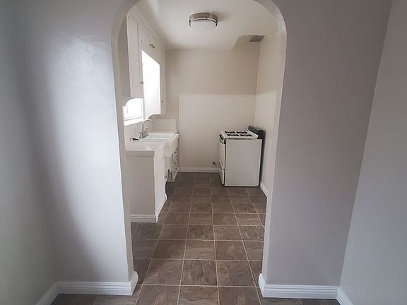 4th image of 785 W 17th St #10606093