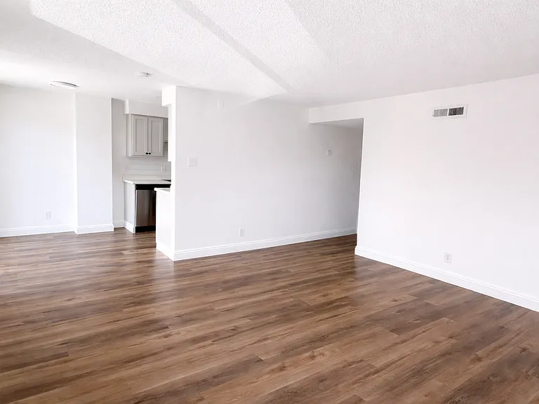 Elm Glen Apartments — Photo 13