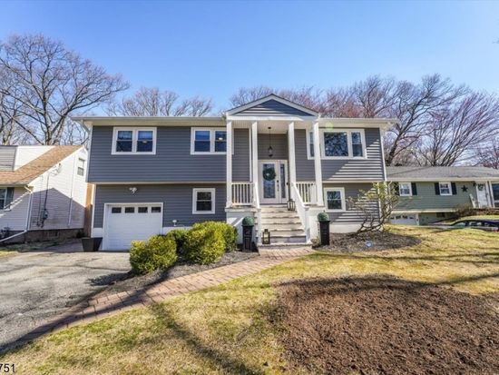 69 Oneida Ave, Oakland, NJ 07436