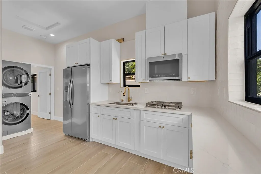 2 bed, 560 sqft, $2,800 — Photo 4