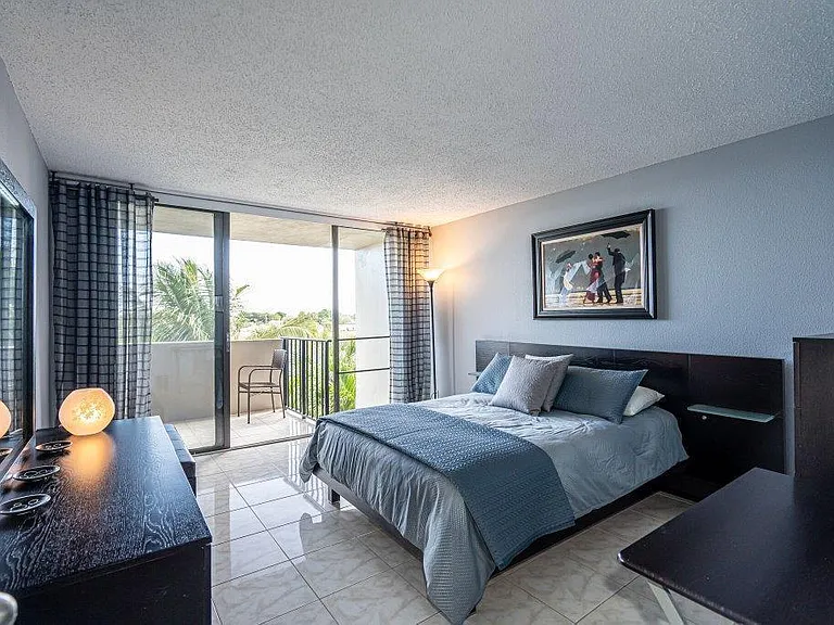1830 Embassy Dr #411 — Photo 7