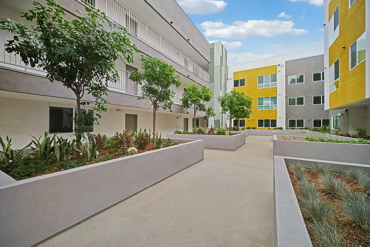 Building Photo - Bermuda Court
