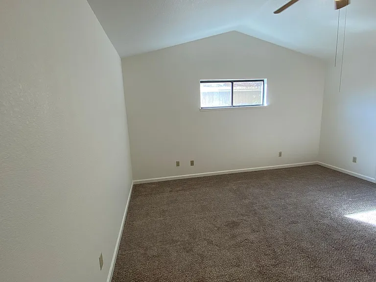 110 Castlemont Dr — Photo 9