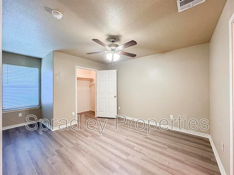 943 Laila Ln — Photo 12