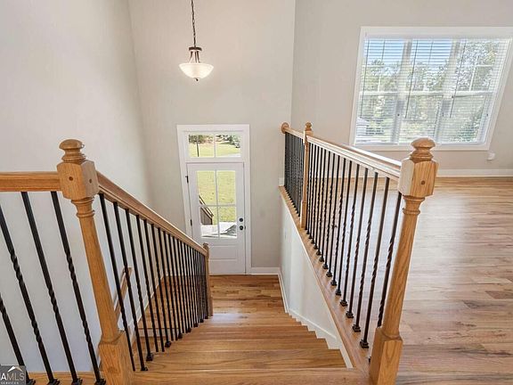 3rd image of 17 Pinoak Trl SE