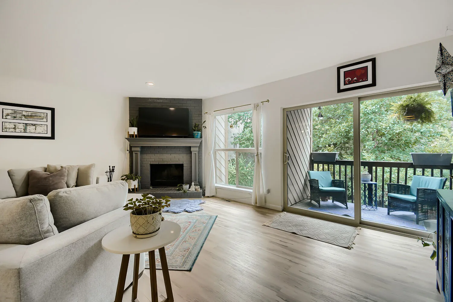 2 bed, 2.5 bath, 1800 sqft, $3,200 — Photo 1